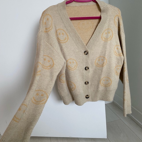 Beige slightly cropped cardigan with smiley faces - Picture 2 of 3
